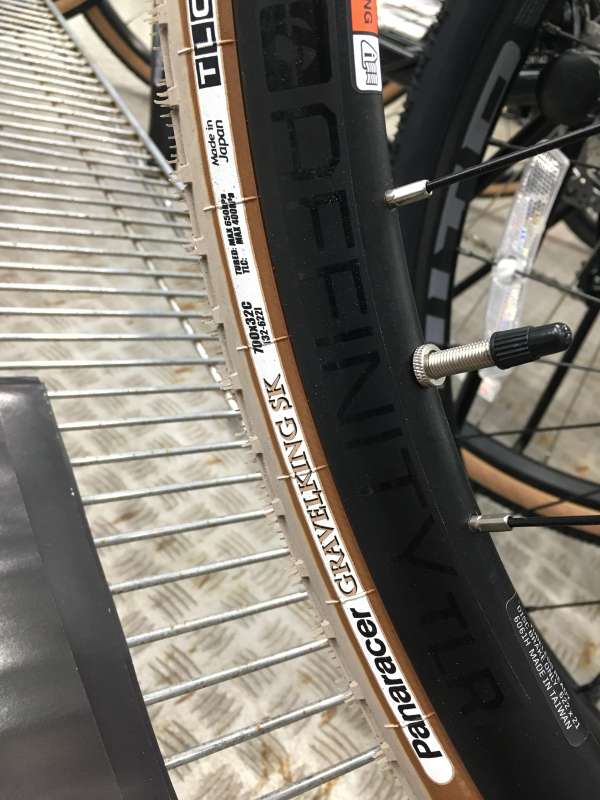 SHIMANO - ボントレガー AFFINITY TLR（チューブレスレディ）リム用　ケース付き セオサイクル